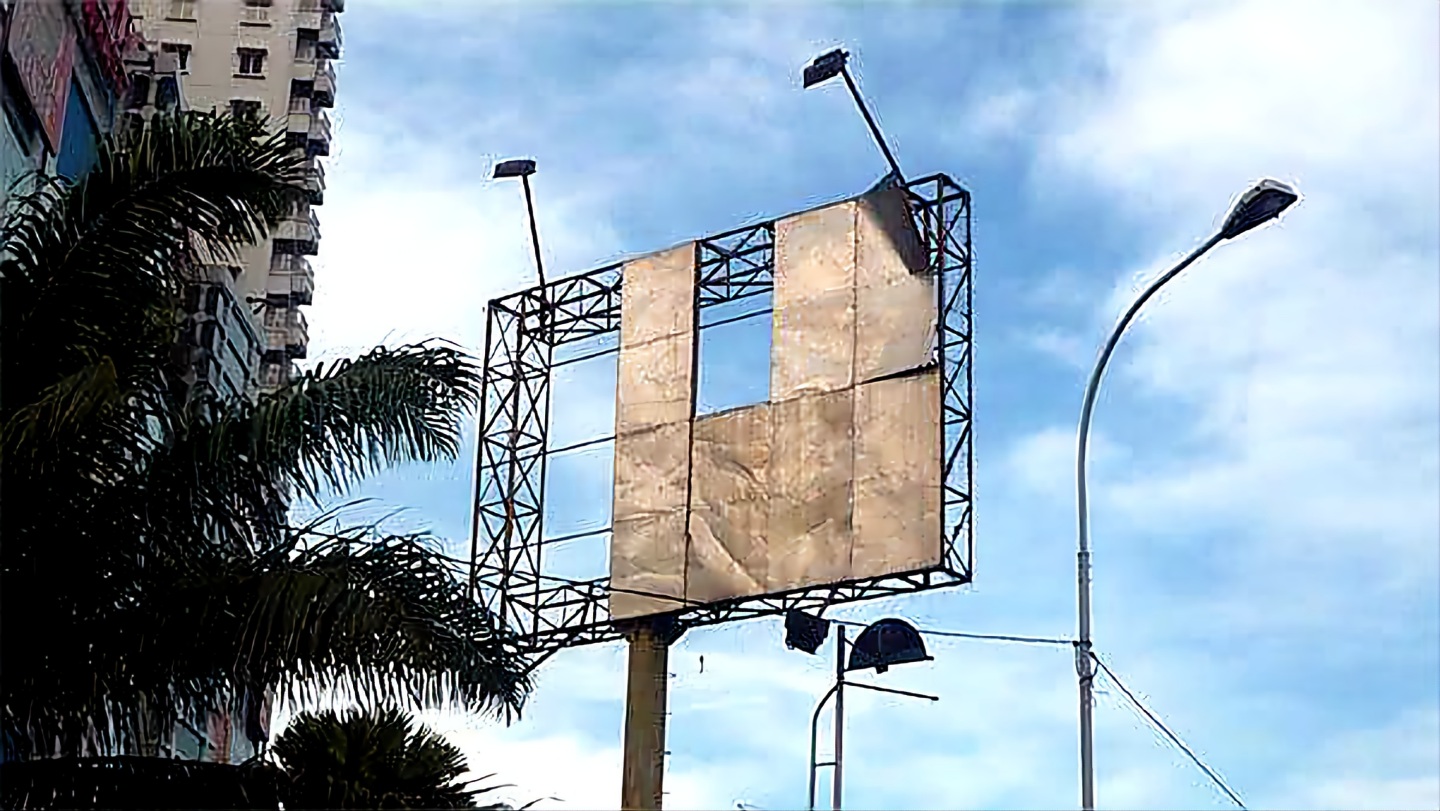 billboard bolong di Jakarta Selatan 