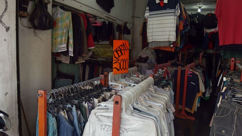 toko baju bekas di Demangan, Yogyakarta