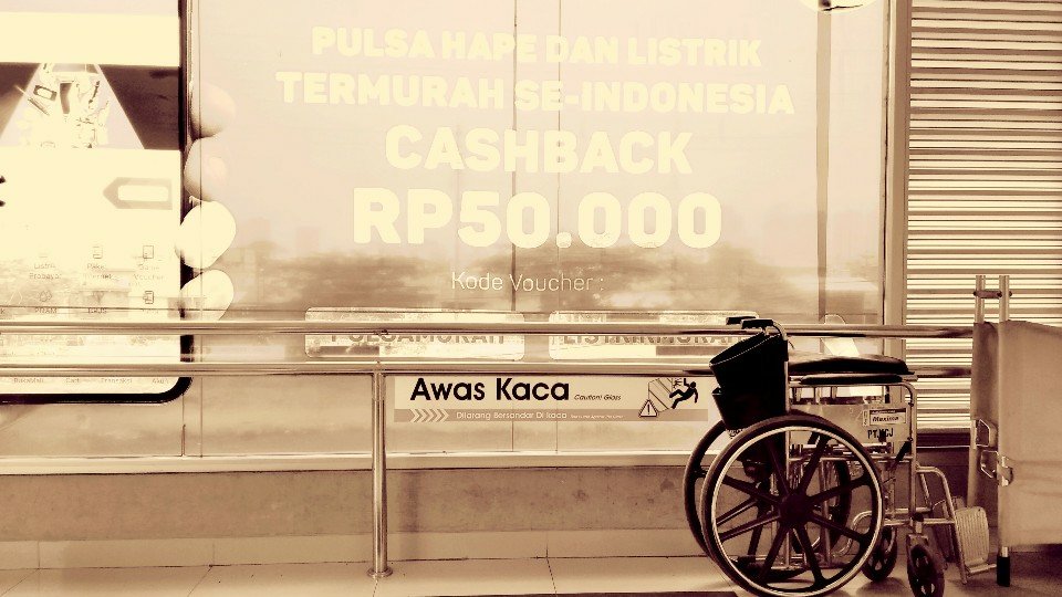 Kursi roda di Stasiun Tanahabang Jakarta 