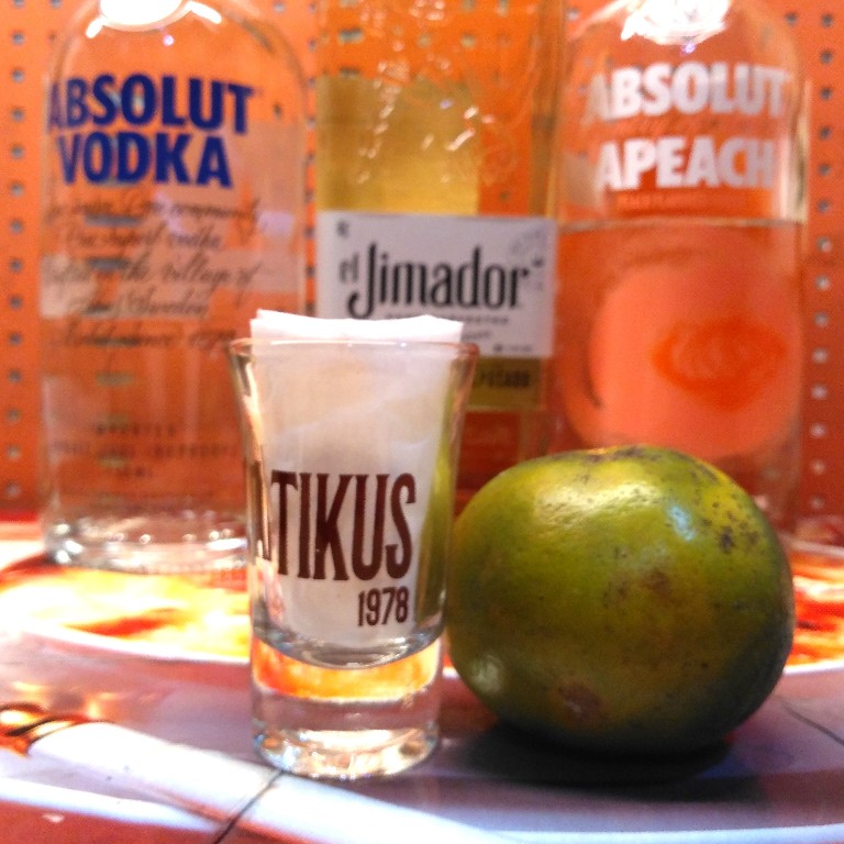Seloki minuman cap Tikus bersama Absolut Vodka dan Jimador tequila 