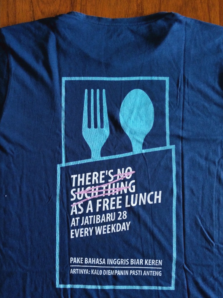 T-shirt makan siang gratis di Beritagar.id, Jatibaru, Jakarta 