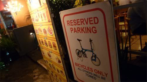 parkiran sepeda di burger & grill tebet jakarta selatan