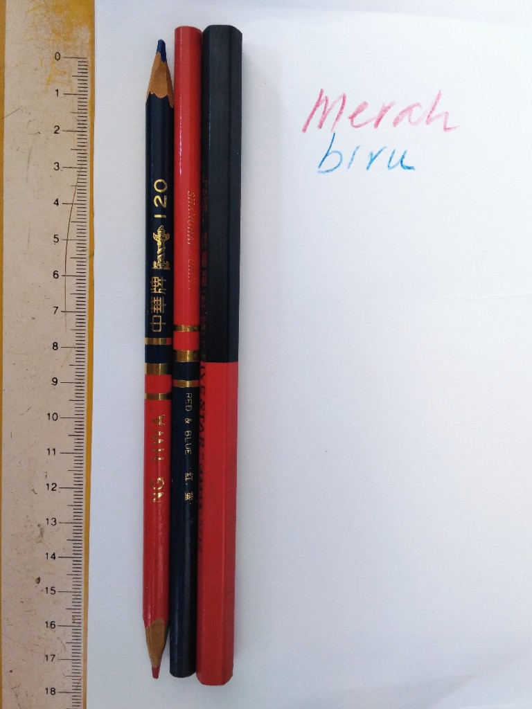 Pensil dua warna, merah dan biru