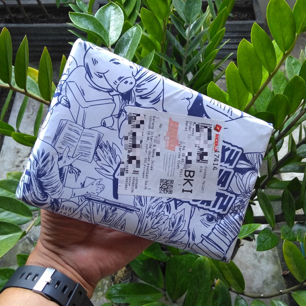 Kemasan paket dari toko buku Akik Yogyakarta 