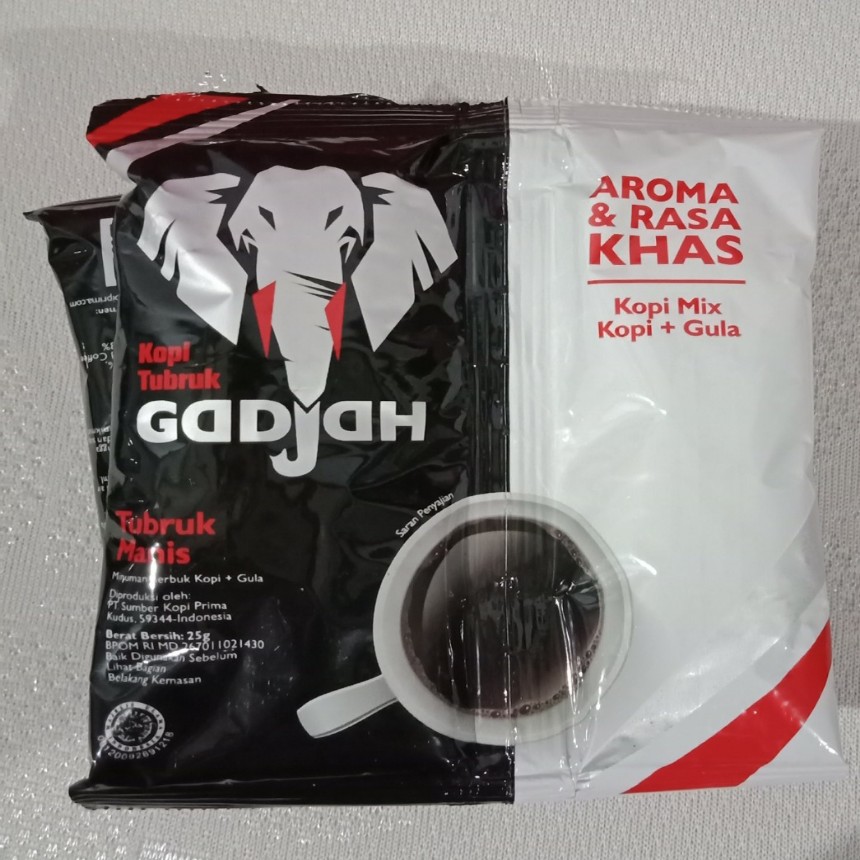 Kopi gajah juga memisahkan gula dalam paket kemasan saset 