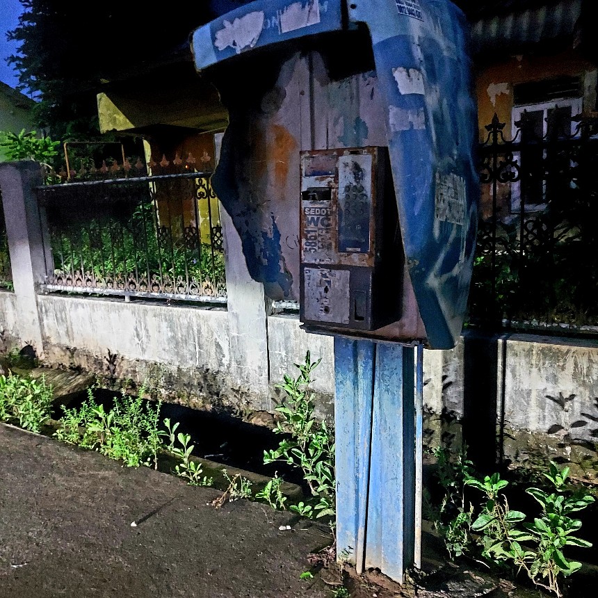 Telepon umum di Jalan Anggrek Chandra Baru, Jatirahayu, Pondokmelati, Bekasi 