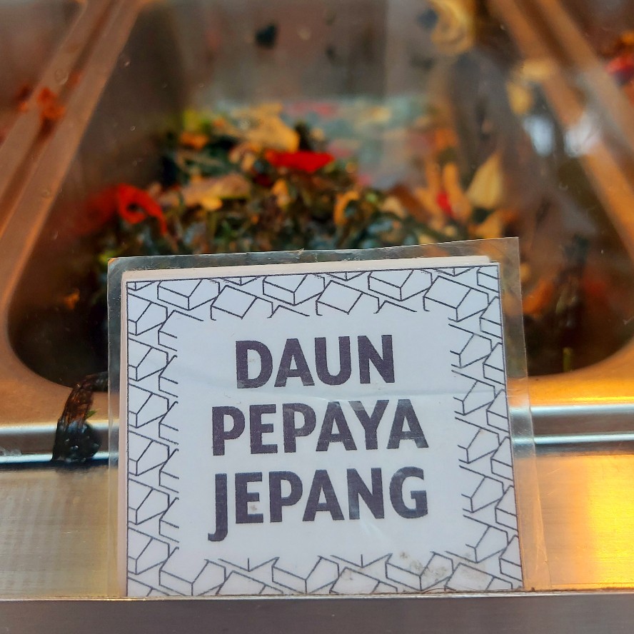 Menu makanan sesuai tanggal di kedai kopi Kanopi Bogor 