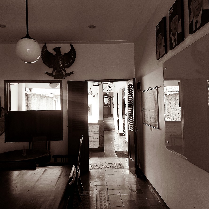 Ruang rapat di Bakoel Koffie Cikini Jakarta 