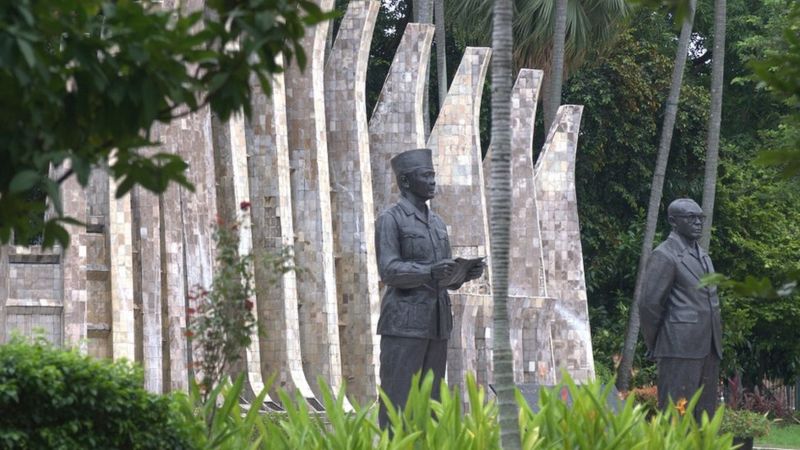 Patung Soekarno dan Hatta di Tugu Proklamasi 