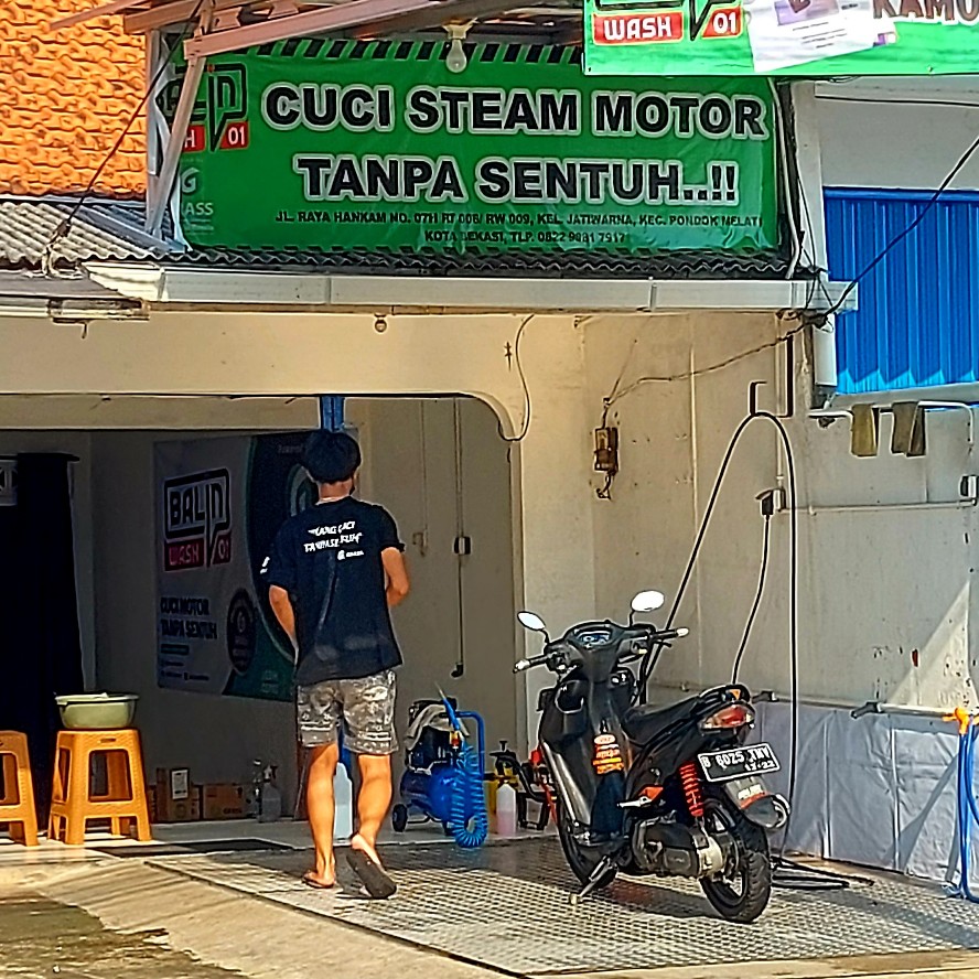 Cuci steam tanpa sentuh di Jalan Hankam Pondokgede 