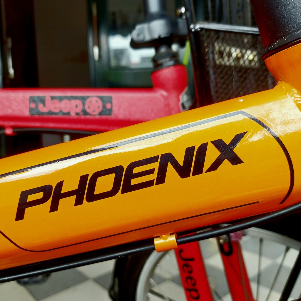 Sepeda lipat Phoenix dengan logo baru 