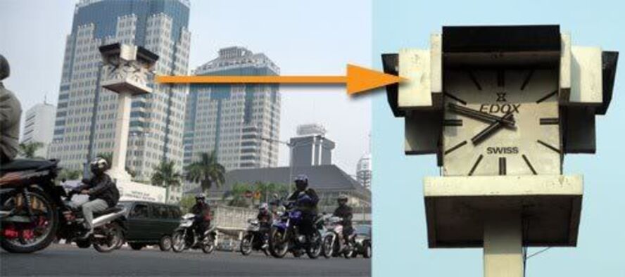 Tugu jam di perempatan Thamrin - Kebonsirih Jakarta 