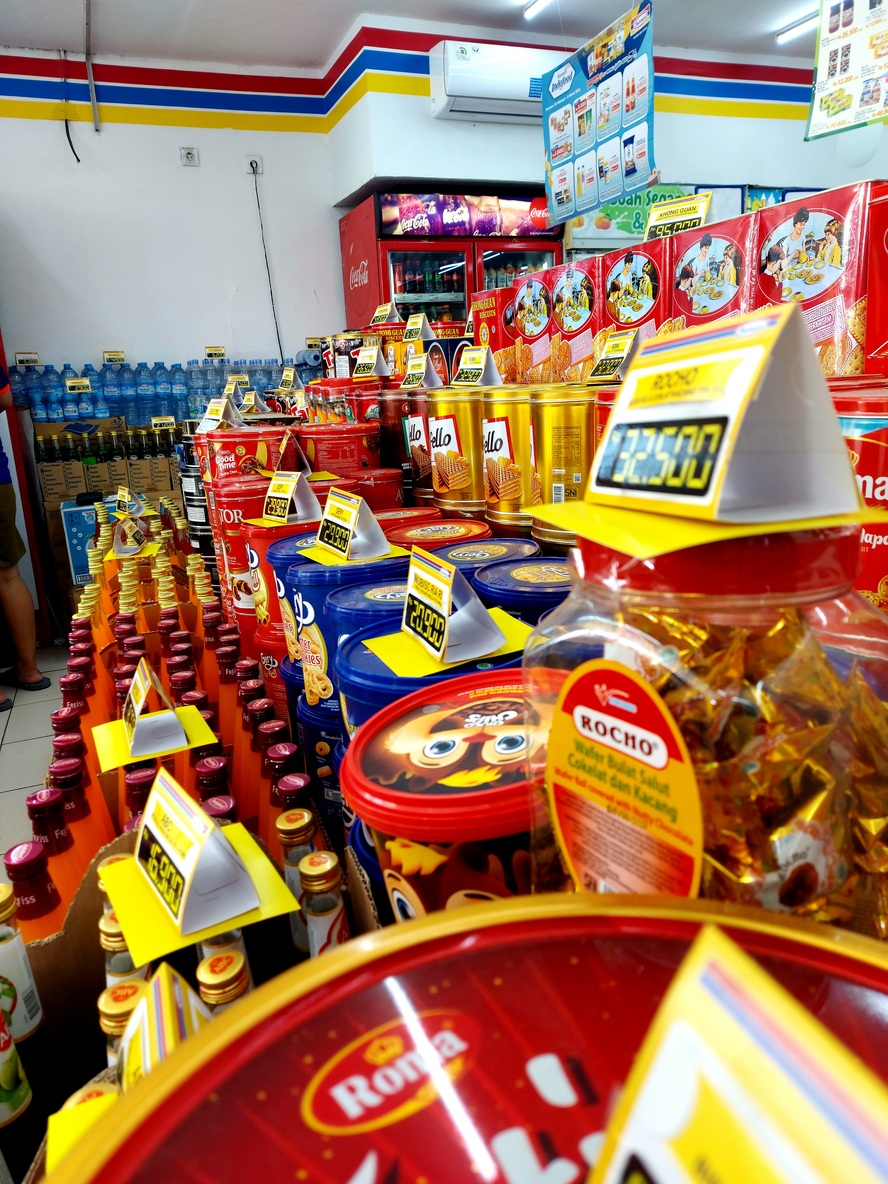 Sebulan lagi Ramadan, biskuit dan sirop sudah terjajakan di minimarket 