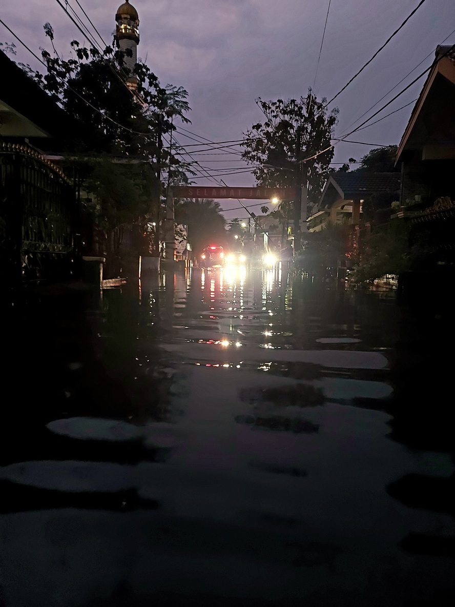 Banjir di Chandra Baru, Jatirahayu, Pondokmelati, Bekasi, 5 April 2022 