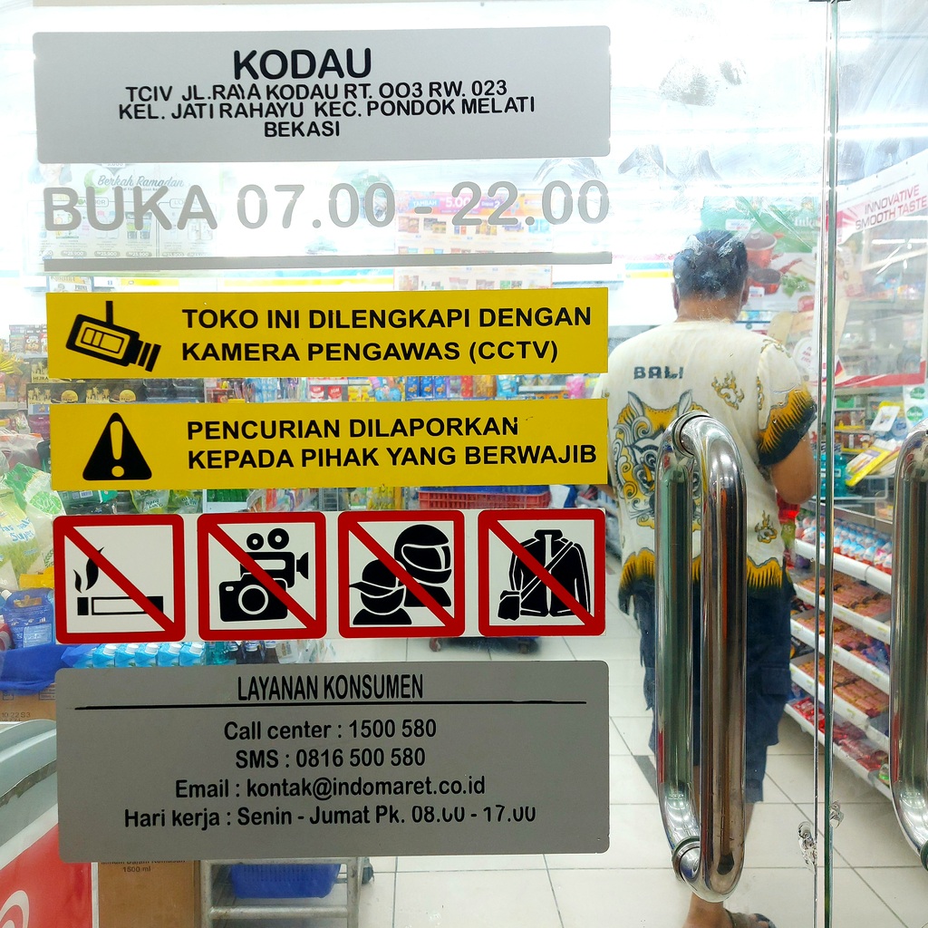 Dilarang memotret dalam toko Indomaret 