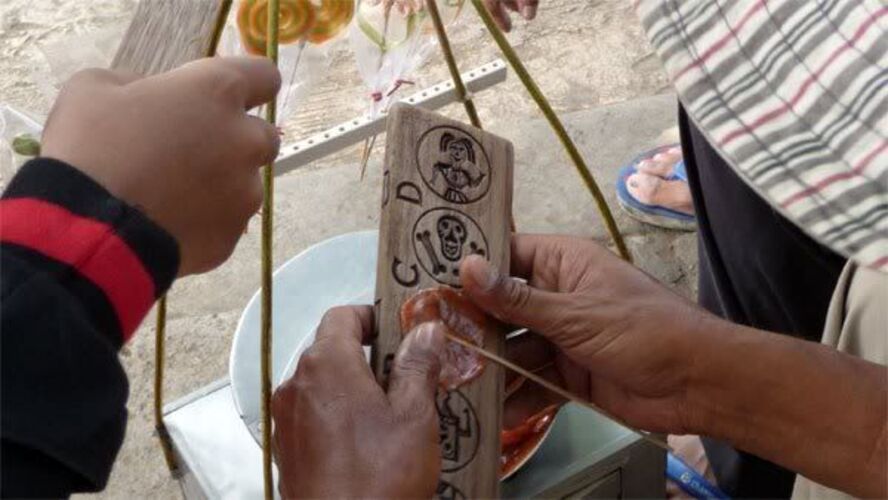 gulali dengan cetakan kayu di otista jakarta timur