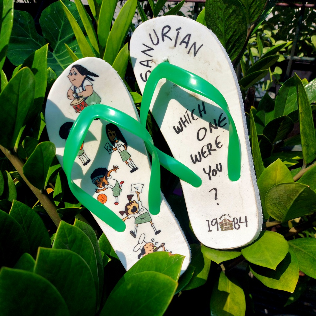 Sandal jepit untuk alumna Santa Ursula Jakarta 