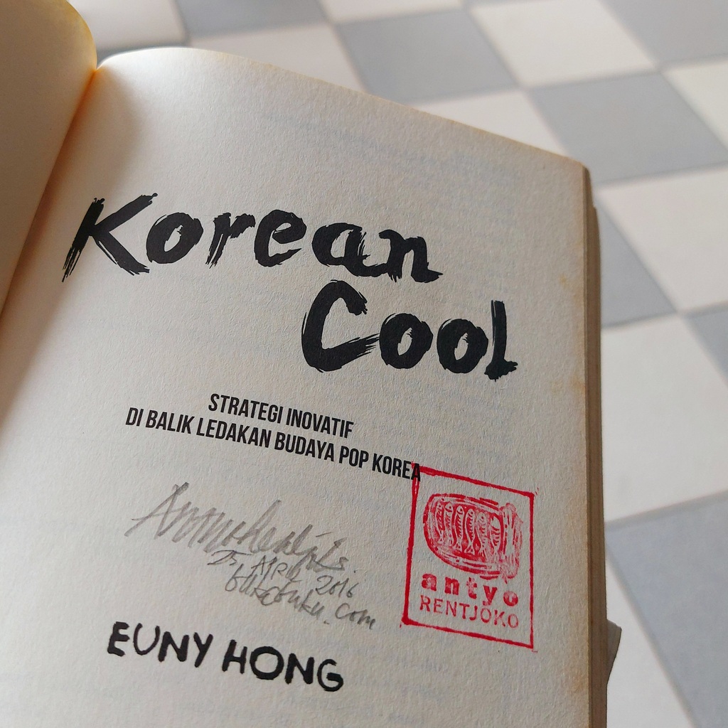 Buku Korean Cool karya Euny Hong 