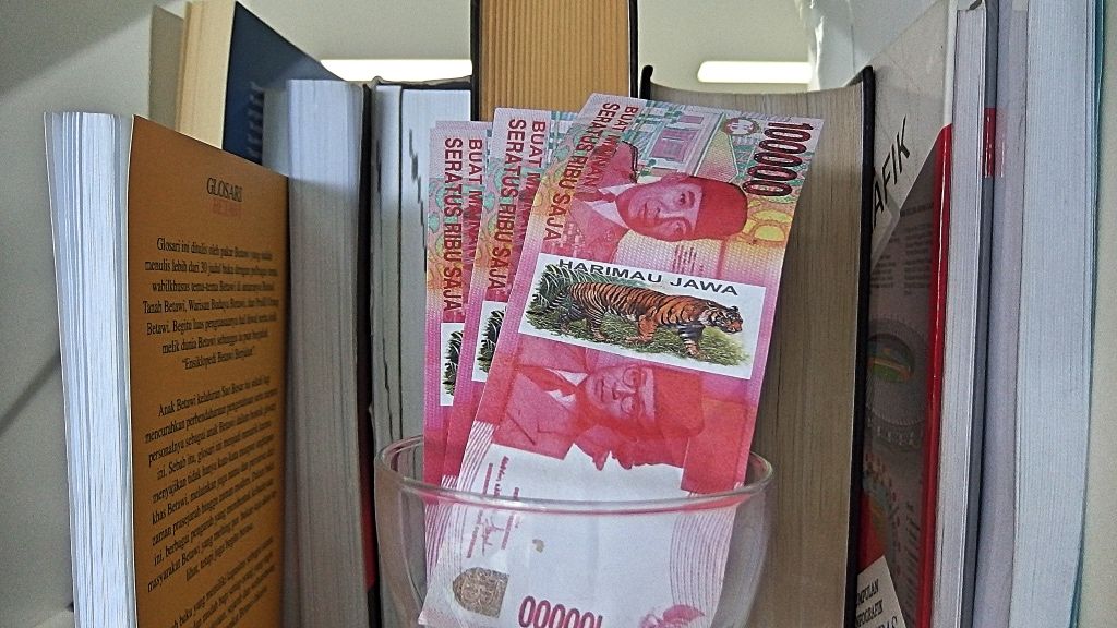 Uang mainan di dapur kantor Jatibaru 28 Jakarta 