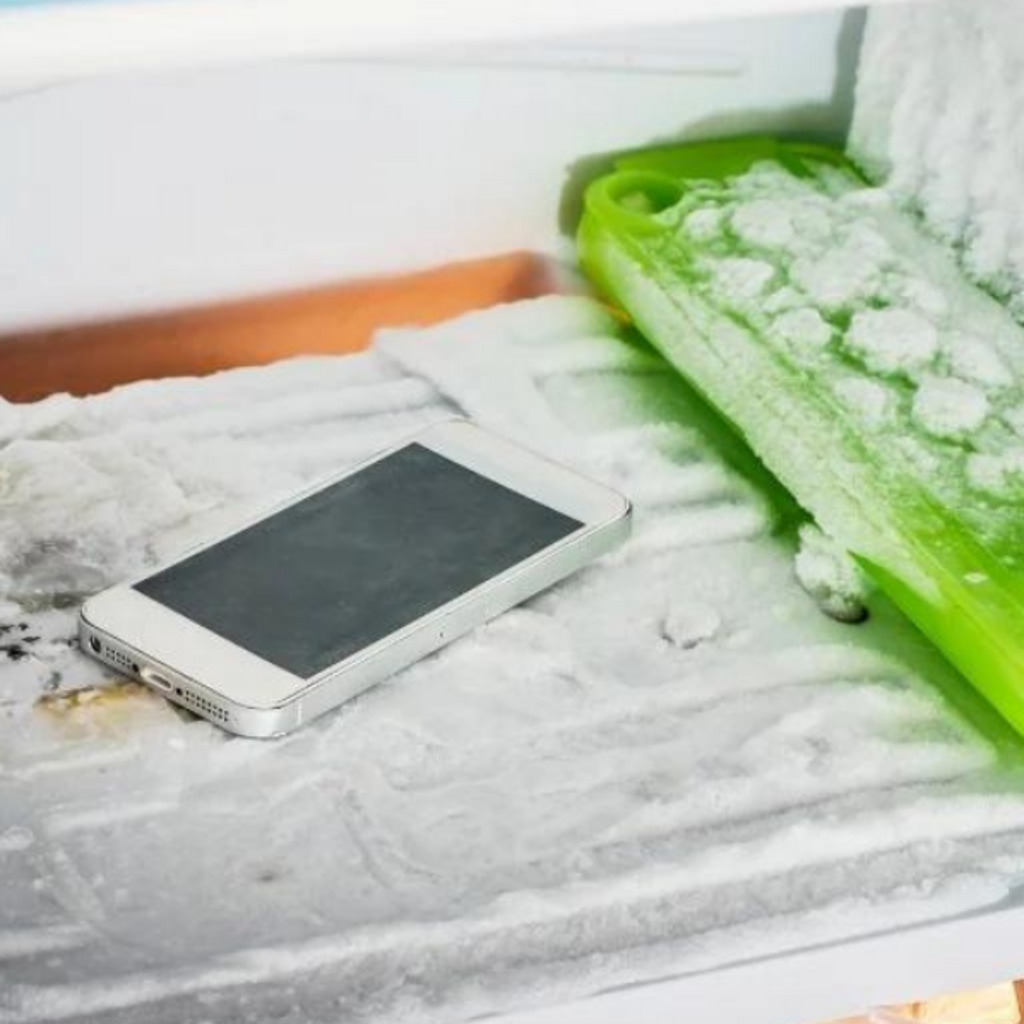 Menyembuhkan ponsel sakit dengar ditampari lalu dimasukkan freezer 