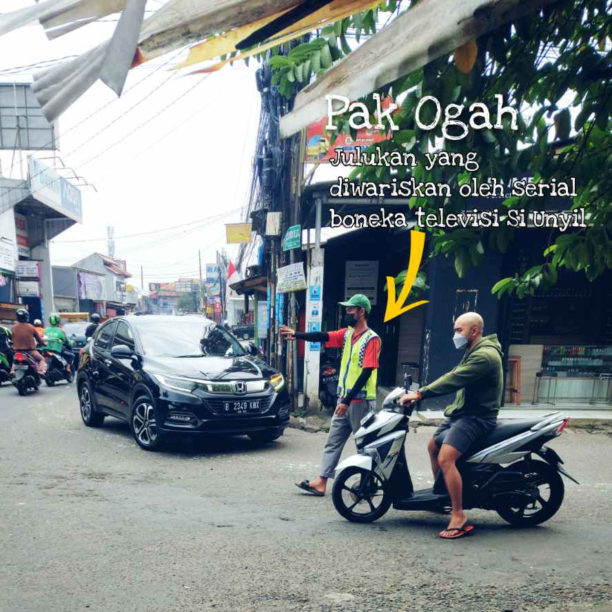 Pak Ogah di pertigaan Pondokmelati, Bekasi, Jabar 