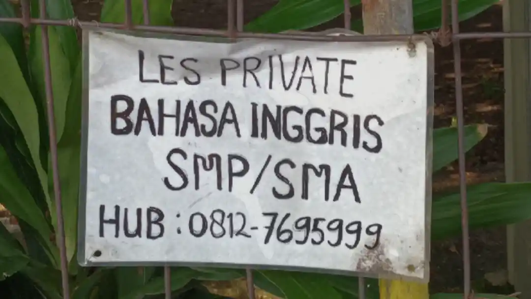 Iklan les privat bahasa Inggris di pagar taman, Patria, Jatirahayu, Pondokmelati, Kobek — Blogombal.com