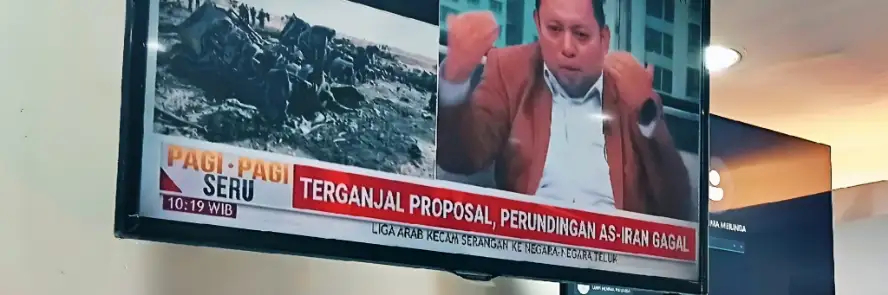 TV di ruang tunggu bank Mandiri — Blogombal.com