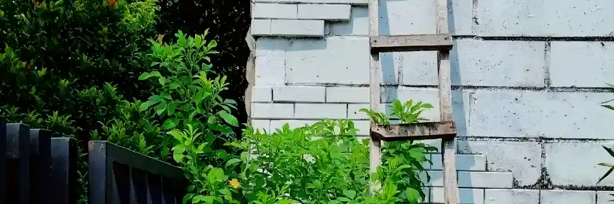 Tangga di depan soto Cipto Roso, Puri Gading, Jatiasih, Kobek, Jabar — Blogombal.com